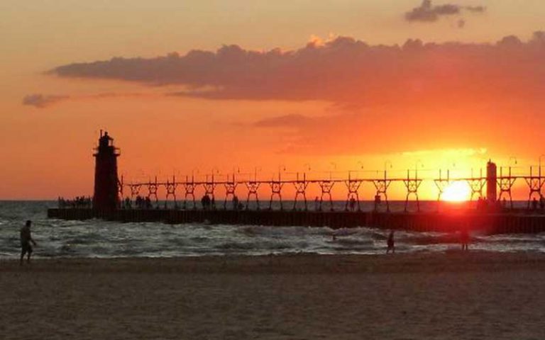southwest-michigan-area-attractions-south-haven-sunset-saugatuck